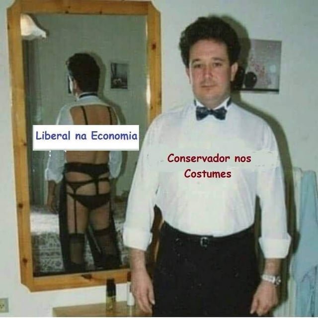FranCzarneski's tweet photo. Hoje eu ouvi um sujeito falando que ia votar no Augusto Cury "pq ele não é nem de esquerda e nem de direita".

Minha mente automaticamente: https://t.co/406SZjrYE5