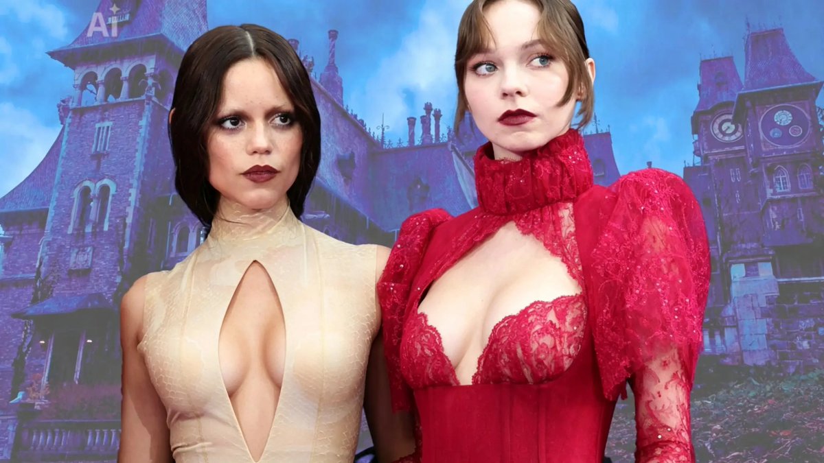 Marshywenclair's tweet photo. Fora das câmeras #wednesdayaddams #enidsinclair #jennaortega #emmamyers https://t.co/dQSF6fA8Dr