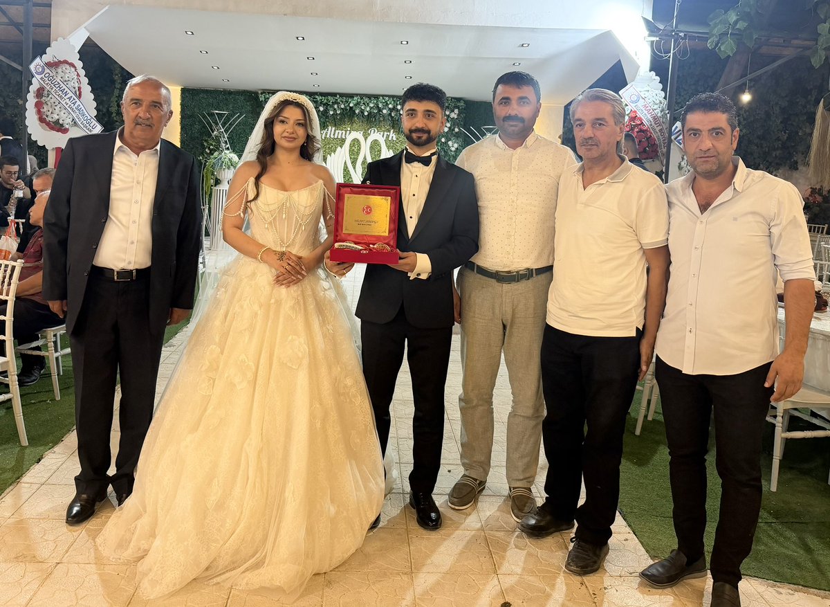 MesutSamanli's tweet photo. Ülküdaşımız Şefik Candemirin yeğeni Ömer ile Kardelen kardeşlerimize bir ömür mutluluklar diliyorum https://t.co/BPzcNTdyUG