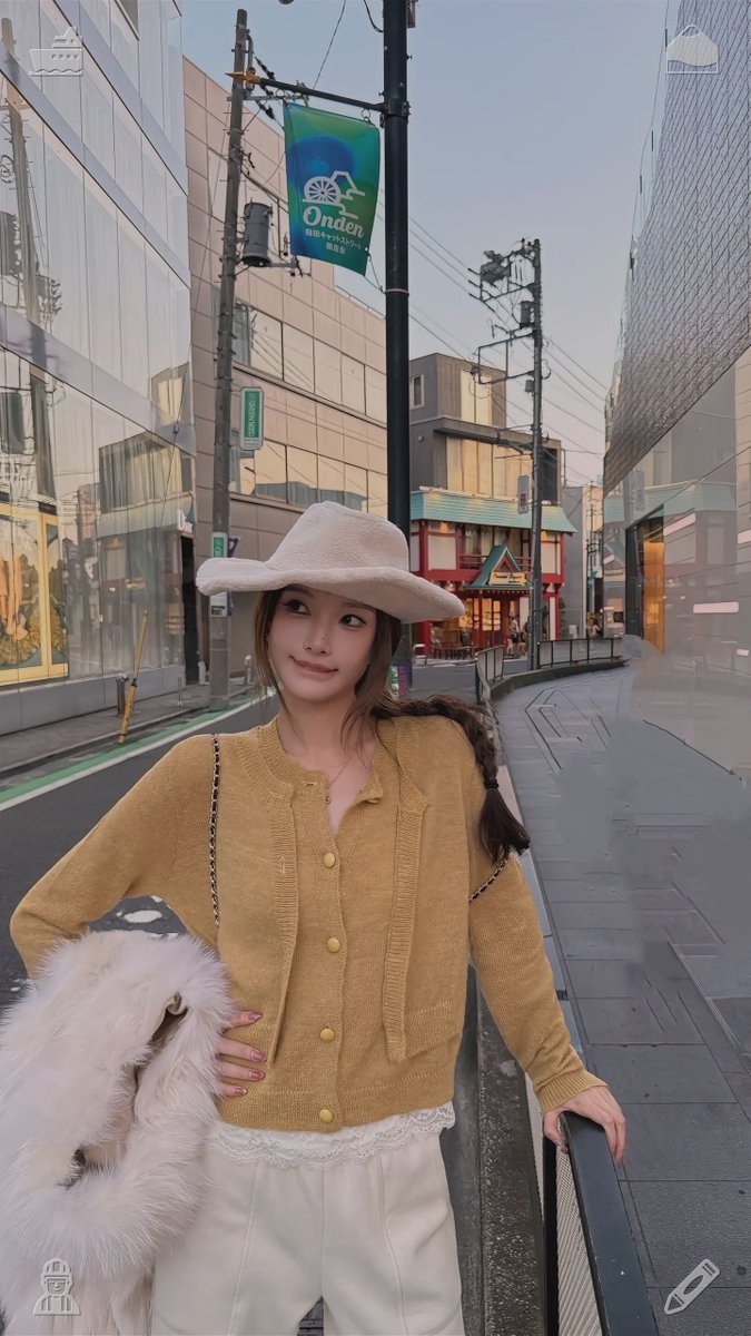 victoirebdm's tweet photo. Strolling through the night with companions, hand in hand—every firm grasp you give me instills a deep, unwavering feeling of home that no other place on Earth could ever replicate. https://t.co/5zEualQRcr