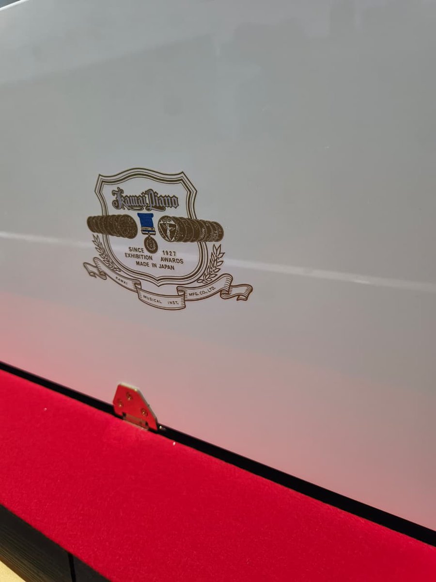 NakestraMus's tweet photo. Kawai CX-5H IN white. 

A timeless piece. https://t.co/KCt1mW4LP5