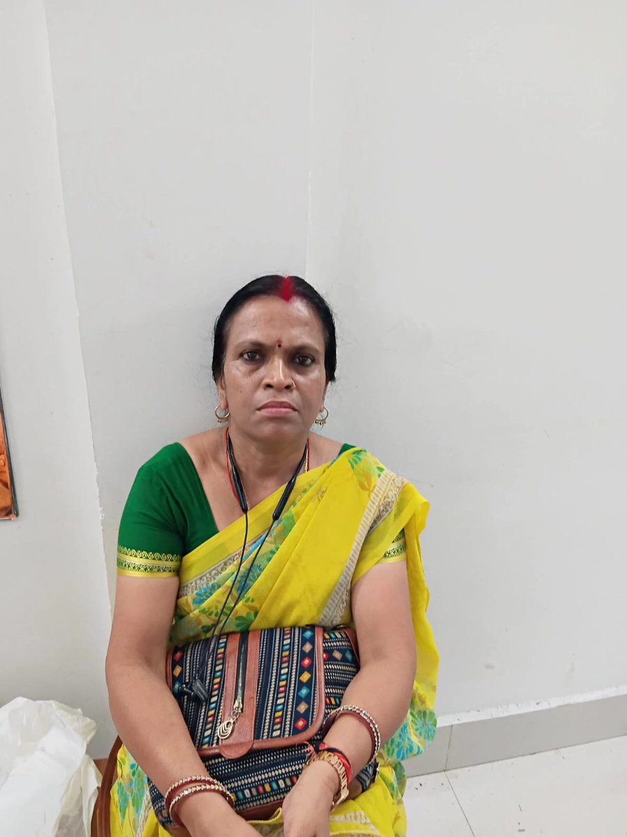 NishantTiwari_'s tweet photo. 10 हजार की रिश्वत लेते प्राचार्य अंजुला सोनी और स्कूल का बाबू विकास मसीह को ACB ने ट्रैप कर गिरफ्तार किया है. 

वेतन वृद्धि के एरियर के लिए मांगा गया था रिश्वत. जांजगीर चांपा जिले का मामला.

#Bilaspur #janjgirchampa #chhattisgarh #trending #ACBraid https://t.co/W02BbfrrYd