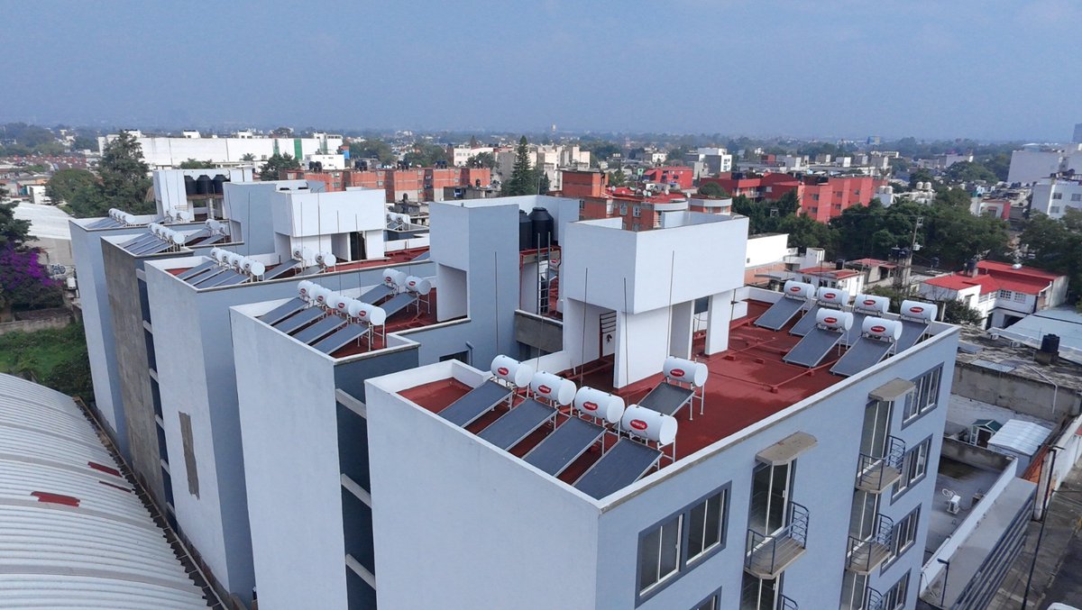ClaraBrugadaM's tweet photo. ¡Entregamos 97 viviendas dignas, sustentables y asequibles para familias de @AzcapotzalcoMx  y @TuAlcaldiaGAM!
Cada una cuenta con ecotecnologías como calentadores solares y captación de agua de lluvia para cuidar y proteger el medio ambiente. 

En la #CapitalDeLaTransformación tenemos claro que la vivienda es un derecho fundamental, no una mercancía. Por eso duplicamos el presupuesto para el @INVICDMX, reduciremos los trámites a la mitad y seguiremos en la construcción de hogares accesibles para quienes más lo necesitan.

¡Con honestidad y austeridad, los recursos alcanzan para transformar vidas!