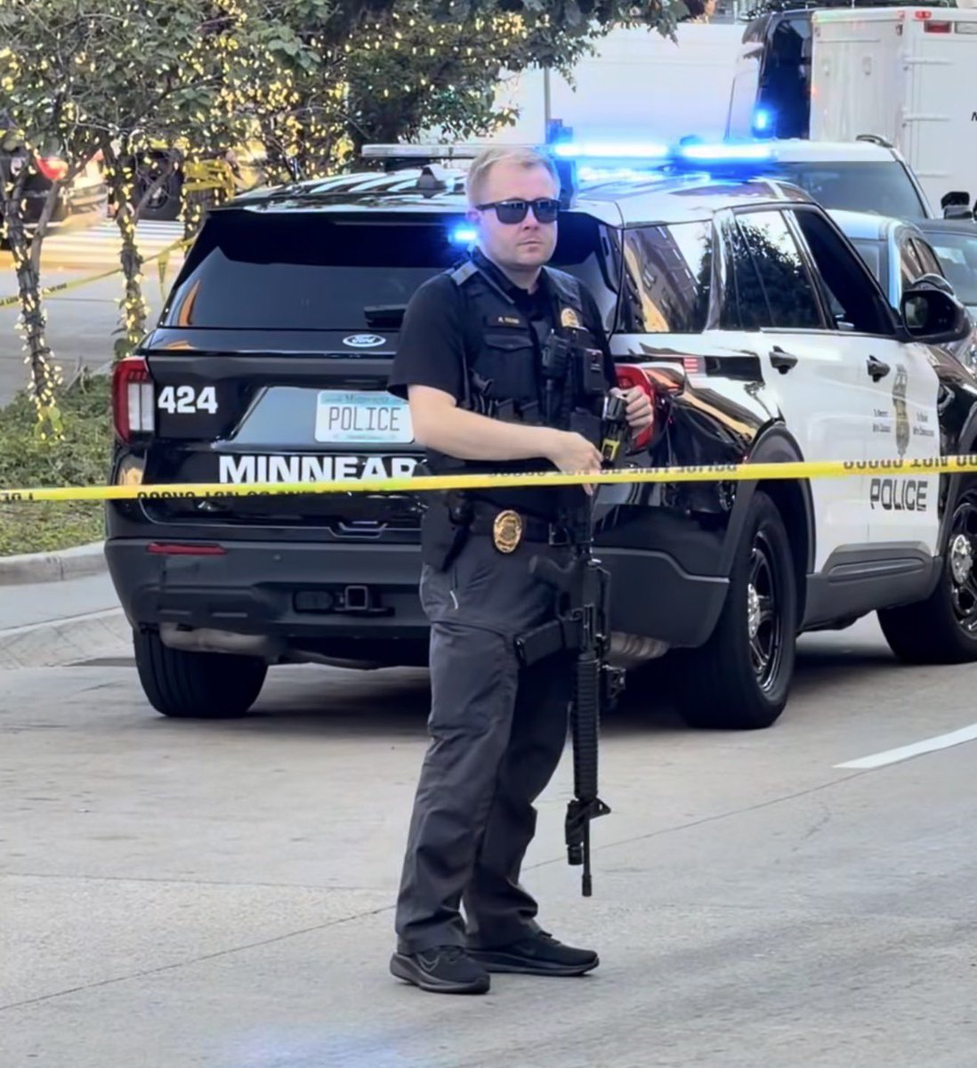 krus_chiki's tweet photo. Minneapolis PD brought out Colt SP1s with A2 grips and an eotech on a gooseneck mount for active shooter response yesterday https://t.co/JLsC6C84vR