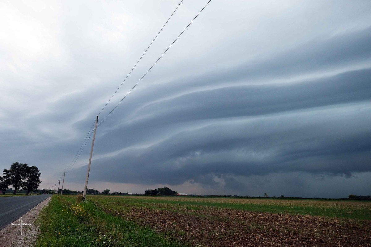 tempesthunterph's tweet photo. Here are the pictures from this incredible shelf this afternoon over Wallaceburg, Ontario @LakeErieNorth @StormhunterTWN @weathernetwork https://t.co/yj4G2tvuw5