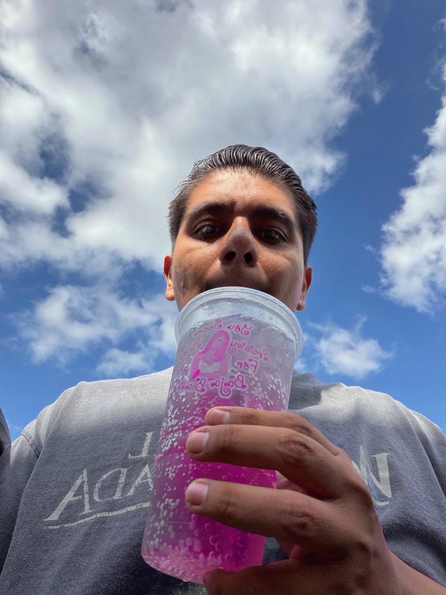 Edlose_'s tweet photo. Olivia drink acquired https://t.co/Ojh21RrJsx