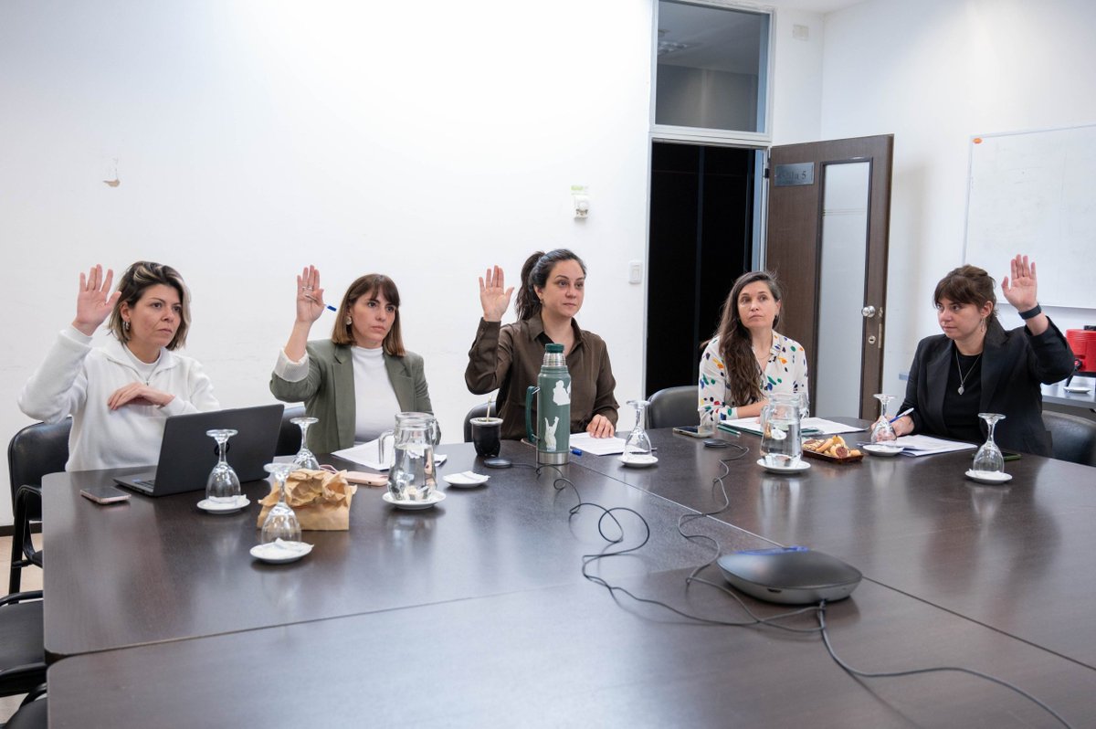 HCDiputadosBA's tweet photo. #Hoy | 🏛 Se llevó a cabo la reunión ordinaria de la comisión de Mujer, bajo la presidencia de la diputada @ayerasquetti, en la cual avanzaron varios expedientes. https://t.co/qGYZy1c5GI