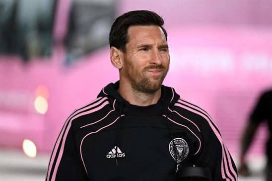 Debbybruno3's tweet photo. Messi as a coach. Yes or No? https://t.co/ppWbAcBFth