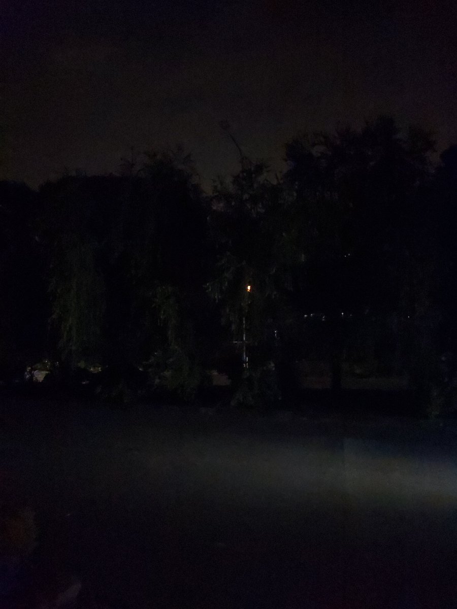 FaadAjs1's tweet photo. Not even a single street light on neelum road is operational. Kindly look into this matter.
@CDAthecapital 
@dcislamabad https://t.co/CSeUc0ObA1