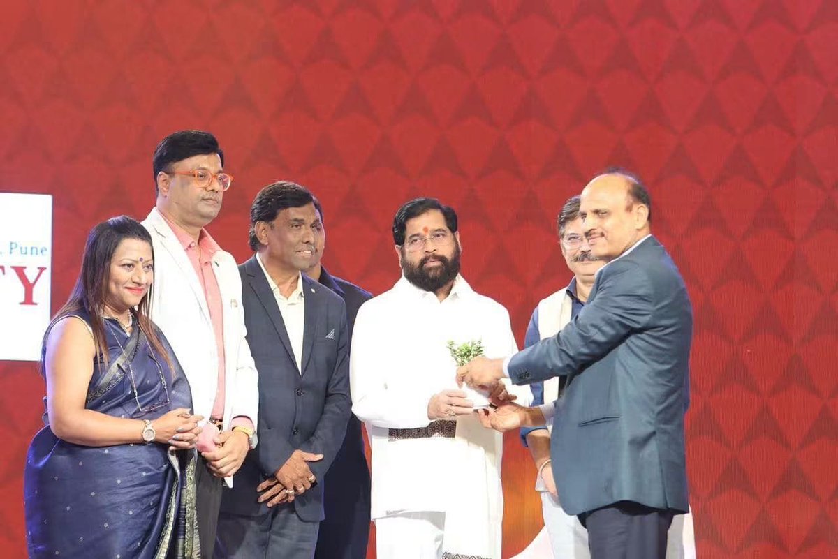 DCMOMaharashtra's tweet photo. एबीपी माझा वृत्तवाहिनीतर्फे  'माझा व्हिजन इन्फ्रा कॉनक्लेव्ह - २०२६‘मध्ये उपमुख्यमंत्री मा. ना. श्री. एकनाथजी शिंदे यांची विशेष मुलाखत 

Deputy Chief Minister Hon. Shri. Eknathji Shinde gives a special interview at the ‘Majha Vision Infra Conclave – 2026’ organised by ABP Majha https://t.co/Ttx7UY1XRi