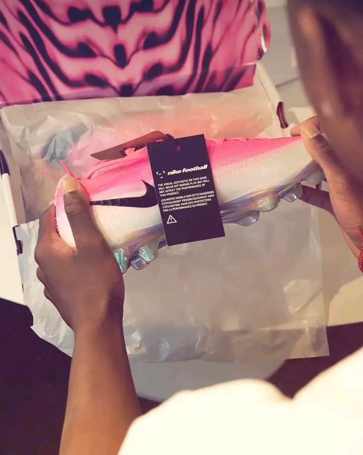 iBleFoot's tweet photo. 🇭🇹🇦🇷 Kiki Ramos annonce officiellement sa signature ✍️ avec Nike. 👟🔥 https://t.co/FiMxx3bKKT