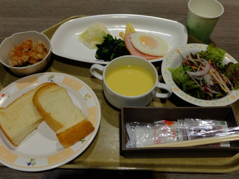 worldtr202102's tweet photo. #桃源郷の献立　2026.09.02
（1）ブレックファーストは「洋食」。
（2-4）ディナーは本日新登場が一品しかなく数日前に食べた「ゴーヤチャンプル」にする。本日が最終日、前回より量が多めにみえた。 https://t.co/jWsK0rpm2t