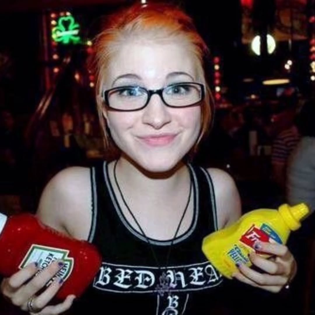 yelyahdaze's tweet photo. these glasses 😭 https://t.co/PBrVZs4jSX
