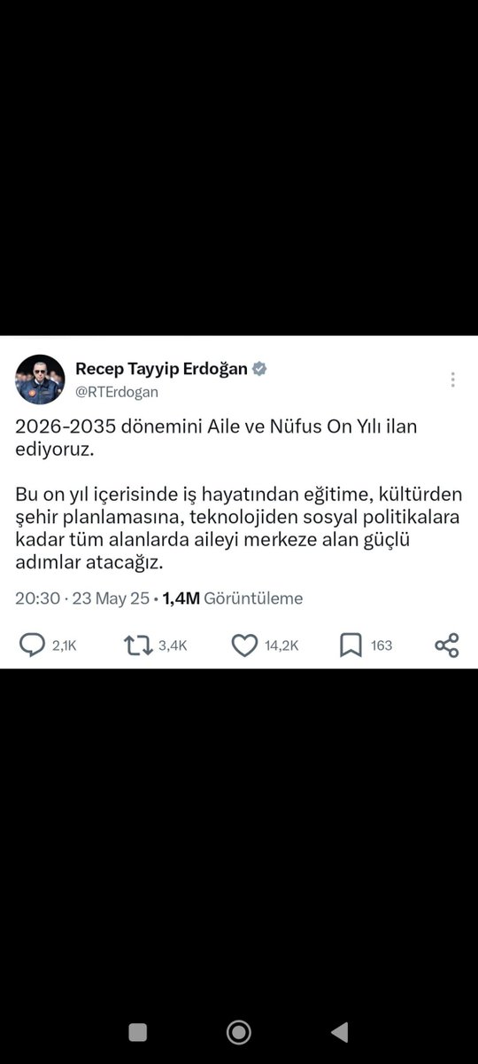 Bekir7354's tweet photo. Sayın Cumhurbaşkanım,eşim Sağlık Bakanlığı Bünyesinde Hemşire olarak çalışıyor bu yıl İzmir'den Sakarya'ya atandı .Eşim hastanede nöbet sistemi ile çalışıyor ve ayda ortalama on kez nöbet tutuyor. Evimizi taşıyıp Sakarya'ya yerleştik.Şu aşamada,eşim geri dönüş için İzmir'e tayin talebi yapamıyor eş durumu talebi dahil olmak üzere eşim maalesef tayin isteyemiyor.Çünkü İzmir Sakarya'nın üst bölgesinde bir il olduğu için mevcut duruma göre Sağlık Bakanlığı tarafından hiç bir şekilde alt bölgedeki ilden üst bölgeye tayin talebi yapamıyor. İller Arası Ağustos ayı Mazeret Ataması Özür Durumu atamasında Sakarya'da muhtemelen boşalacak olan üç okul açıldı her iki atama döneminde de üçünü de uzaklığına yakınlığına bakmadan üçünü de tercih ettim (yazdım) ancak hiçbiri boşalmadığı için atanamadım.Sayın Bakanım,üç çocuğumuz var ve okullar açılmak üzere. Çocukları götürsem eşim ne yapacak yalnız başına, ben dönsem eşim nöbette iken çocuklar yalnız başına evde nasıl kalacak. "Aile toplumun temelidir." diyor Sayın Cumhurbaşkanımız.Ailenin önemini her platformda dile getiren Sayın Cumhurbaşkanım, sizlerin liderliğinde 2026-2035 Aile ve Nüfus On Yılı ilan edildiği bir dönemde ve yukarıda özetlediğim mazeretime dayanarak beni aileme (eşime )ve çocuklarıma kavuşturacak İl Emri kararınızı  saygı ve hürmet arz ederim
@RTErdogan @Yusuf__Tekin @MahinurOzdemir #ilEmriHikayem