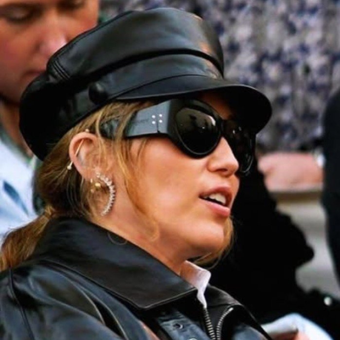 malibuwmiley's tweet photo. miley 🤝🏻 leather cap https://t.co/nNuBLkAY4y