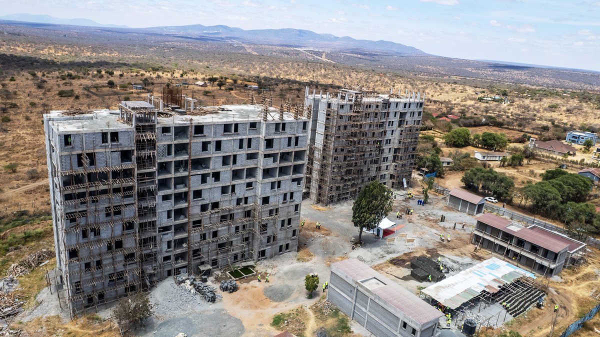GenZwaRuto's tweet photo. Leo Dad ameingia Kajiado na agenda iko clear! 🔥🇰🇪 Affordable Housing ya zaidi ya KSh1B, police housing na student hostels—development inaendelea. Tuko pamoja kwa Broad-Based Government. 💪🏾 @WilliamsRuto
@omwansaMomwansa
#GenZWaRuto #RutoDevelopmentAgenda https://t.co/eftmBhuYNy