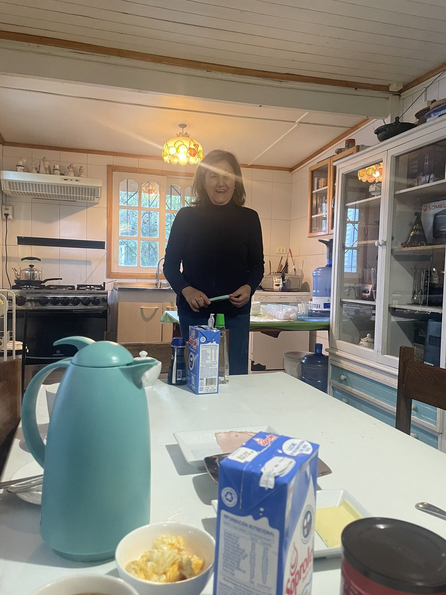 Carlitroca's tweet photo. Si anda por #Cabildo y necesita dónde quedarse, le recomiendo el Hostal María Teresa ❤️

Atendido por su dueña, acogedor y con desayunito rico!

📍 El Bosque 1406
📞 +56 9 9619 6714 https://t.co/YBFXYwNLCS