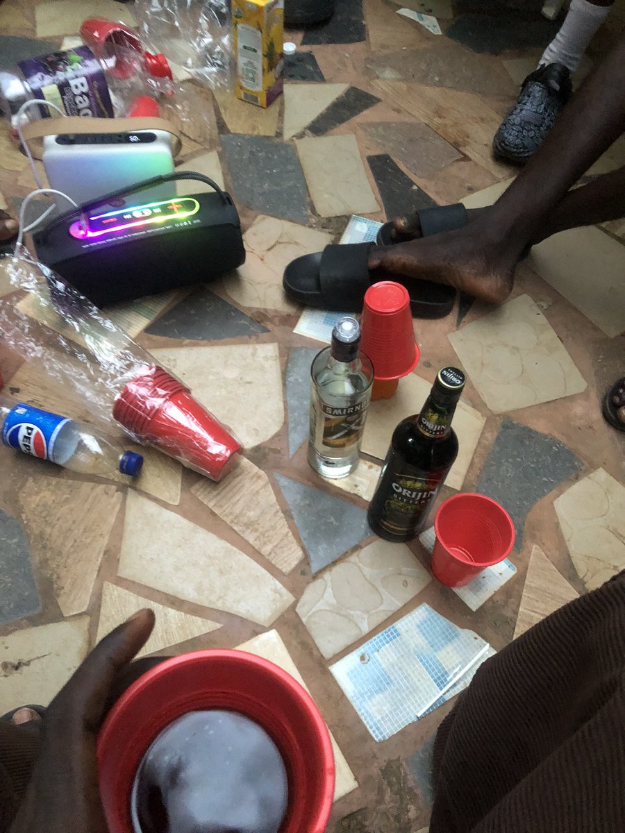 Jeff_Okhai's tweet photo. “ Jeff where you Dey ? Alcohol Dey “

I just come drink Pepsi , alcohol isn’t good for your health https://t.co/XLFIdFlIkb