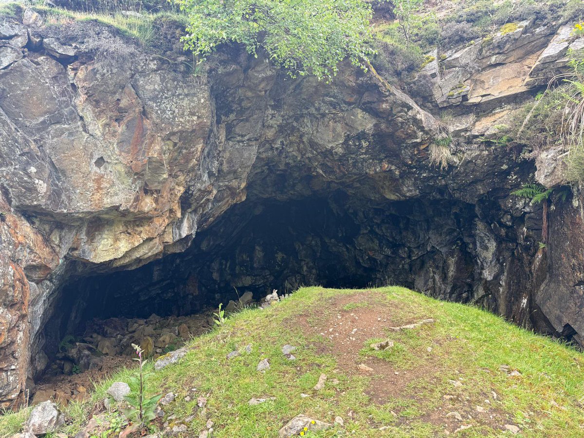 Taff_Gillingham's tweet photo. Following our recent visit to the Lair of the Beast of Caerbannog in Scotland we are at the @CambridgeCornEx this evening to see @JohnCleese and the Holy Grail.

The last time I was here was on 28th February 1981 to see The UK Subs!

#RunAway https://t.co/sz8ZYSv7oi