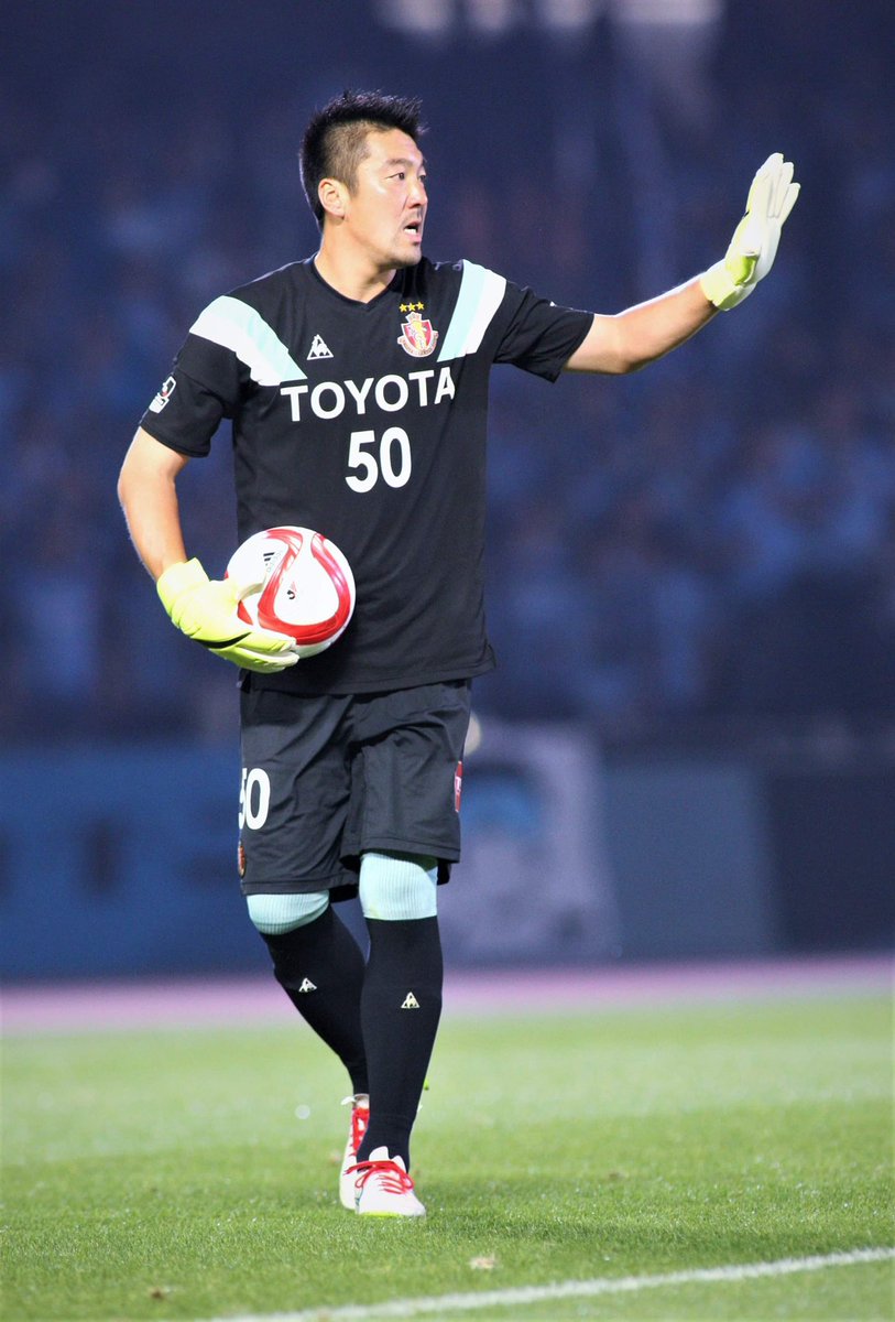 takagiGKCoach's tweet photo. 金髪ピンク。
点取られまくっても自分を支えるためにこの姿を維持。
水色ちょいデブ。
拾ってもらった名古屋にてリニューアル中。（楢崎正剛に変わって途中出場で袋叩き）
黒のグランパス。
かなり仕上がってた。
紺色ヴェルディ。
試合の内容とか自分のプレーとか二の次にしてJ1復帰に進んだ時。
もしかしたら時系列違うかもだけど、同じ人間でもこれだけ変わります。そのくらいGKってストレスのかたまりなんだよな…