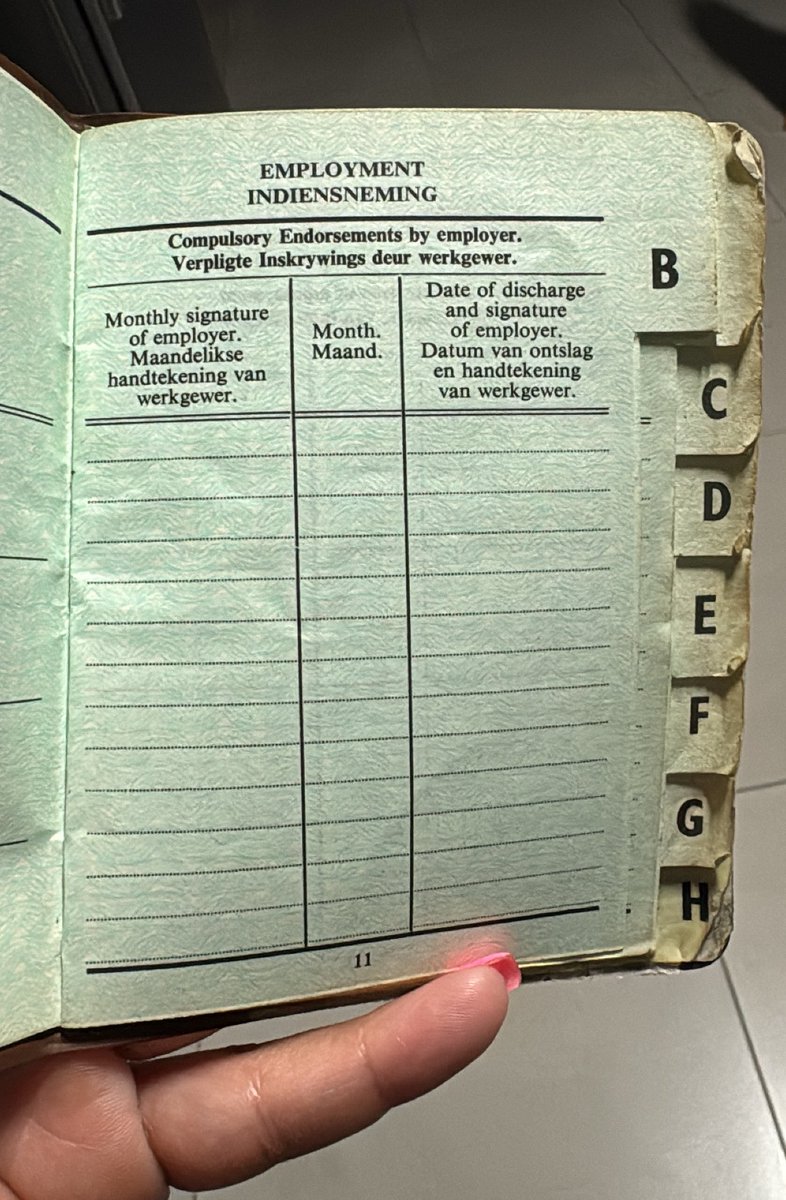 Basetsana_Pule's tweet photo. We found my grandfathers DOMPAS from 1974.

Frame 2? Registered as a Work Seeker, ordered to leave the prescribed area in 72 hrs. 

My ears are HOT. This little book has made me so sad. I'm so angry at Apartheid and I will never stop. https://t.co/GCQM5F9AP9
