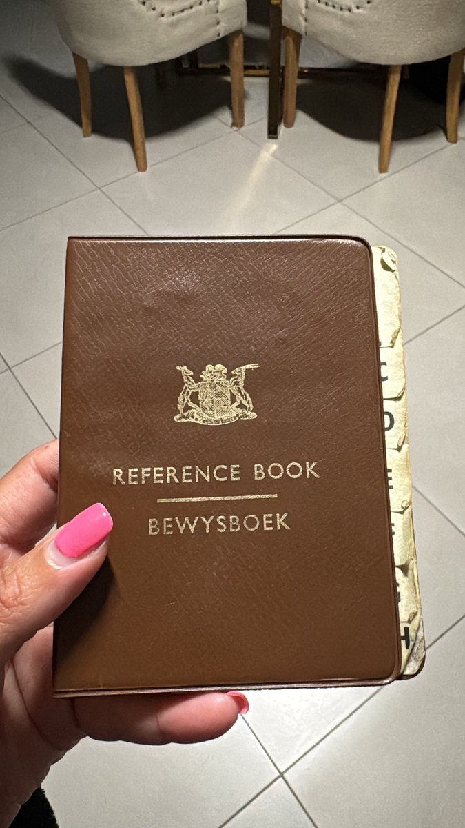 Basetsana_Pule's tweet photo. We found my grandfathers DOMPAS from 1974.

Frame 2? Registered as a Work Seeker, ordered to leave the prescribed area in 72 hrs. 

My ears are HOT. This little book has made me so sad. I'm so angry at Apartheid and I will never stop. https://t.co/GCQM5F9AP9