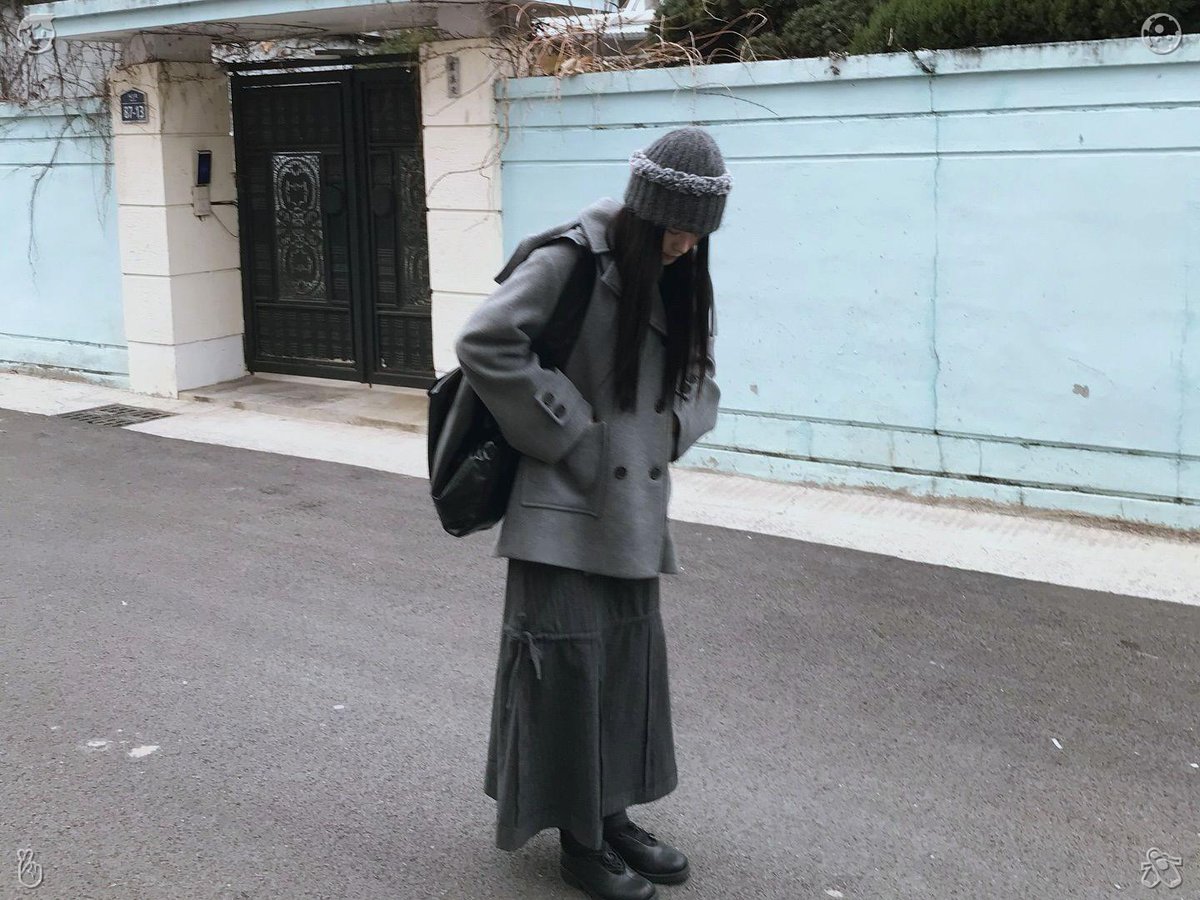 pippo18918's tweet photo. Condition your mind to bounce back swiftly from challenges. Avoid dwelling in sorrow for extended periods after a misstep; instead, recalibrate your mindset promptly and move forward with sharper strategies and stronger resolve. 🦦 A Stroll with Rabbit The rabbit stepped out for https://t.co/9BuXtKwS8r