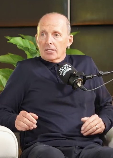 PolymarketSport's tweet photo. 🚨 Arsène Wenger told Mike Dean in 2017 that he was “not honest” and a “disgrace.” Wenger received a 3 match ban and a £40,000 fine. 

Mike Dean said on a podcast this week that he used to play “mini games” during matches like seeing how long he could go without blowing the whistle