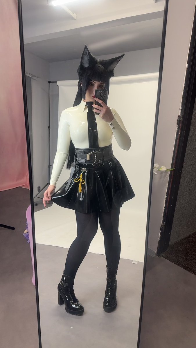 InkedNyxx's tweet photo. Latex stream cca in 30 mins https://t.co/95bF45PEZw https://t.co/cb53jJcT6e