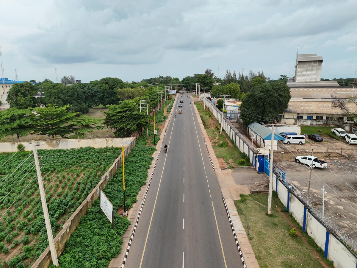 UbaSaniMedia_'s tweet photo. A NEW PERSPECTIVE ON DELIVERY. 🚧

Aerial views of the newly completed Nasarawa–Flour Mill Road showcase the scale of the infrastructure delivered by the Governor Uba Sani Administration.

Inherited at just 15% completion, this vital corridor now stands completed, connecting communities across Kaduna South and Chikun LGA, improving mobility and supporting economic activity.

A Development you can see and a connectivity you can feel.

#WorkingForKaduna
