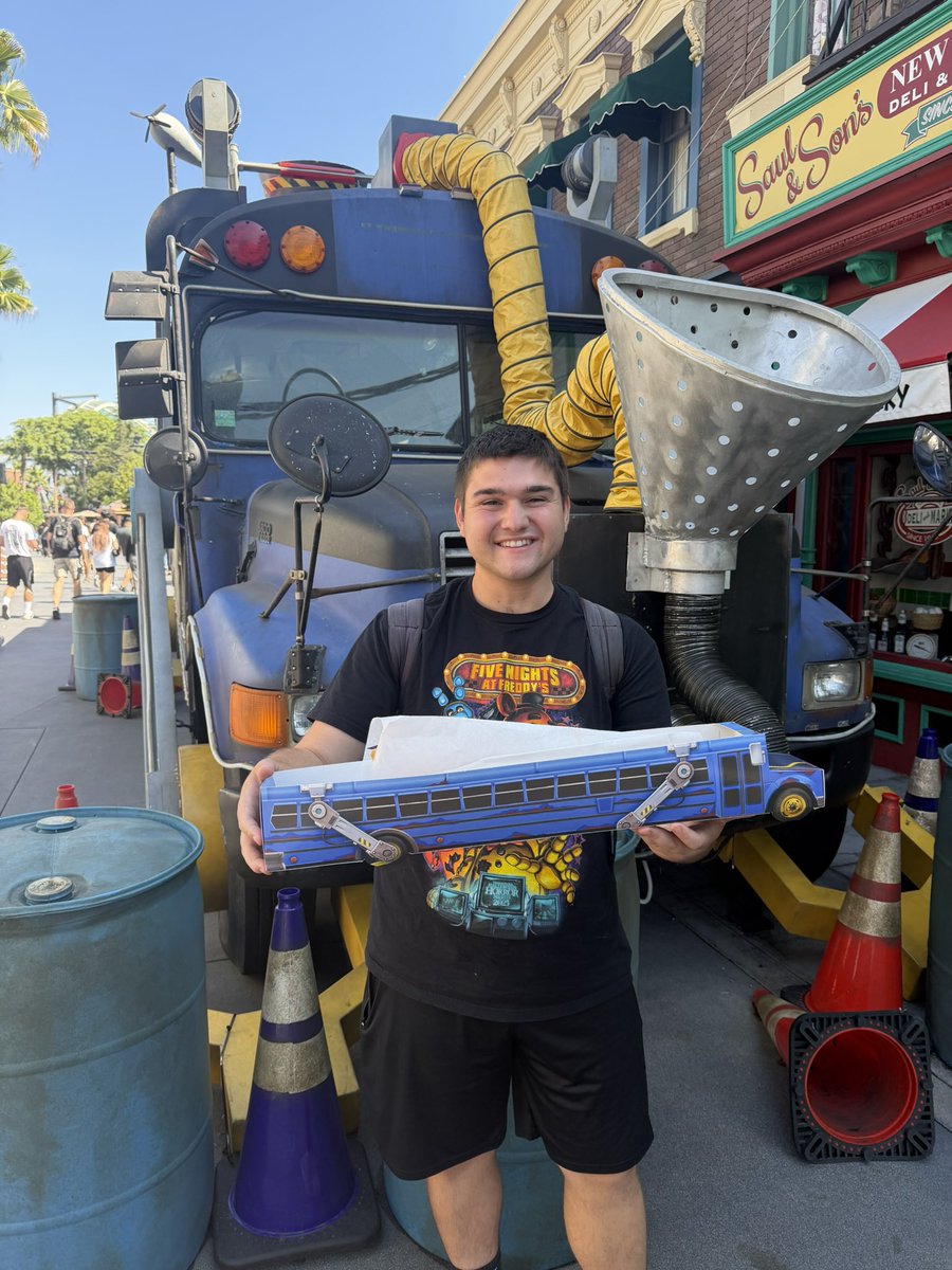 SpeculationMatt's tweet photo. We’re starting out our day by trying some of the special food items for the Fortnitemares scare zone at Halloween Horror Nights! The Battle Bus Dog is huge! #HHN #UniversalHHN https://t.co/zW5bFRs9bV