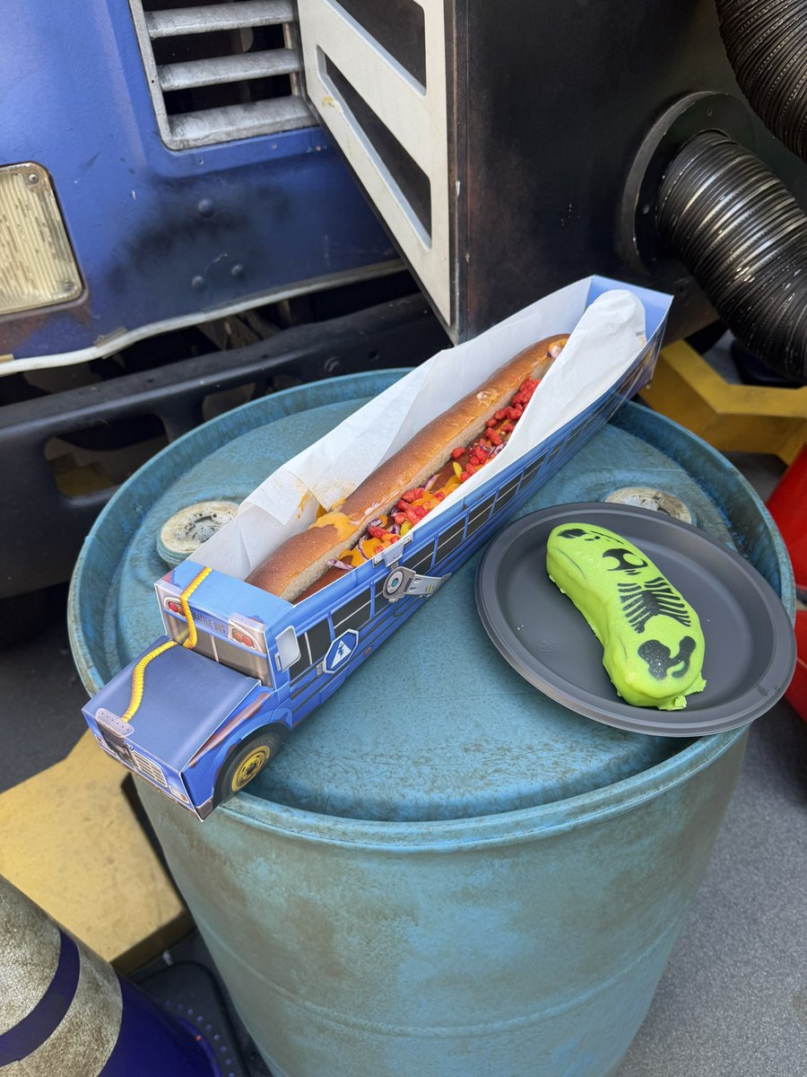 SpeculationMatt's tweet photo. We’re starting out our day by trying some of the special food items for the Fortnitemares scare zone at Halloween Horror Nights! The Battle Bus Dog is huge! #HHN #UniversalHHN https://t.co/zW5bFRs9bV
