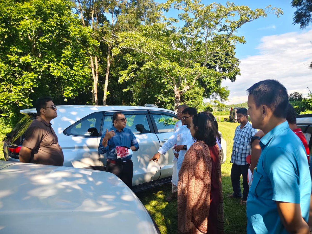 DCSonitpur's tweet photo. 📍 DC Sonitpur Shri Ananda Kumar Das visited Garh Doul Archaeological Site with officials of Directorate of Archaeology, Assam &amp; Tezpur Revenue Circle. Land issues, boundary measurement, possession &amp; future development prospects were discussed.
#Sonitpur #GarhDoul #Archaeology https://t.co/LLt41ZLyLB