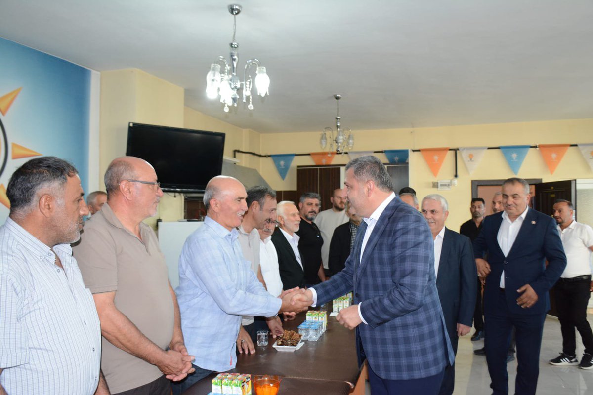 celalettin_kose's tweet photo. 📍Kelkit 

AK Parti Kelkit İlçe Başkanlığımızın düzenlediği İlçe Danışma Meclisi Toplantısı'nda kıymetli dava ve yol arkadaşlarımızla bir araya geldik.

Bu kutlu yolda birlikte yürüdüğümüz fedakâr teşkilat mensuplarımıza gönülden teşekkür ediyorum.

 @abuyukgumus @ensartopcu https://t.co/DMoNL2e5Wb