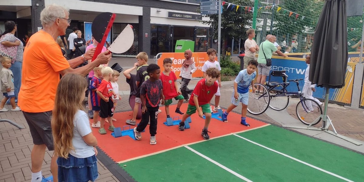 AVSpirit's tweet photo. Kinderen, jongeren en ook volwassenen konden drie dagen lang sprinten op een 40m lange sprintbaan van de @Atletiekunie, tijdens een zeer geslaagde Zomerparade in #Lelystad. https://t.co/K2lSZTMcbr  #zomerparade #Lelystad #TeamNL https://t.co/ICMZrieEMA