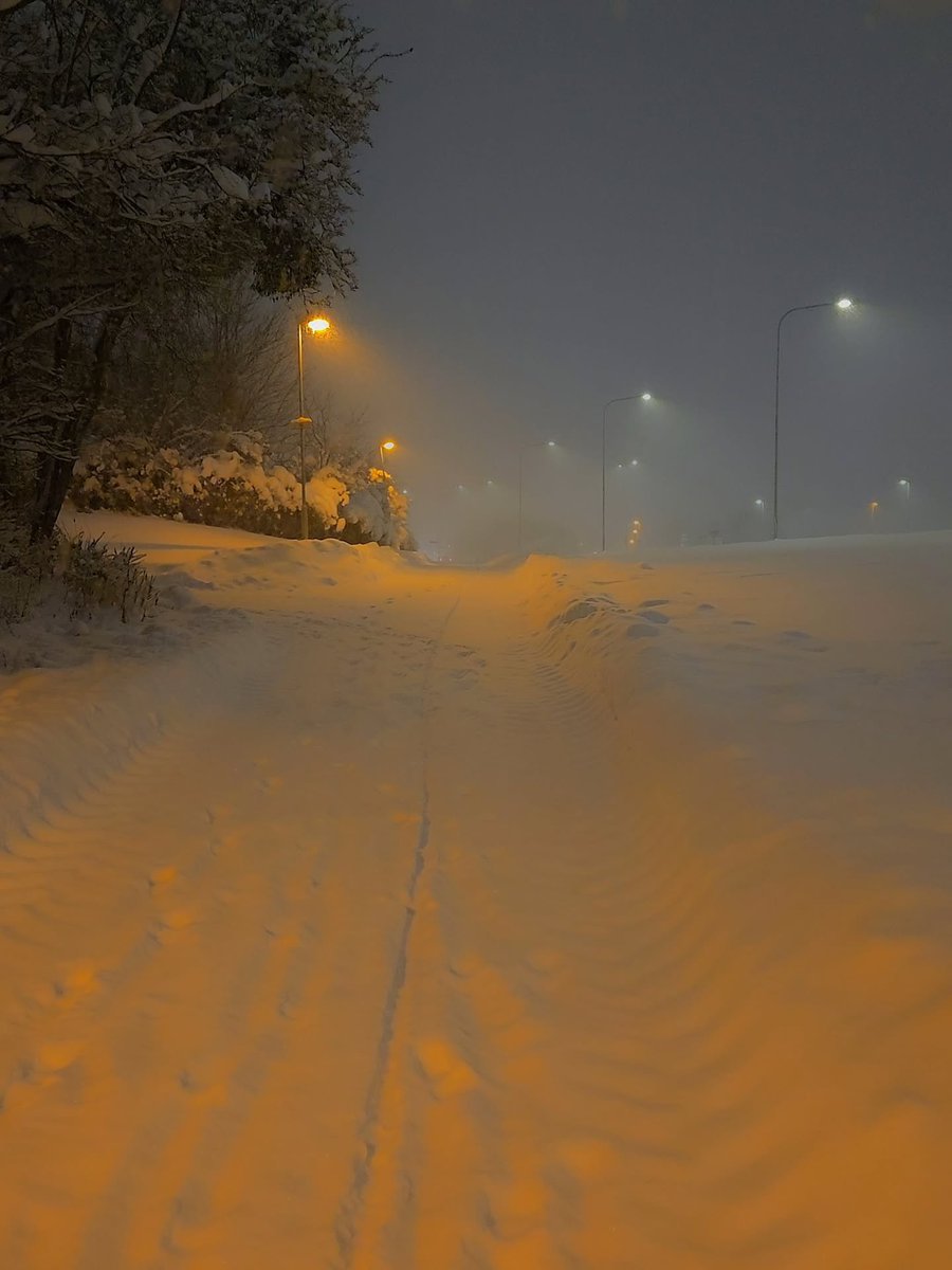 purelivn's tweet photo. i miss this weather ❄️ https://t.co/kmukip64Cj