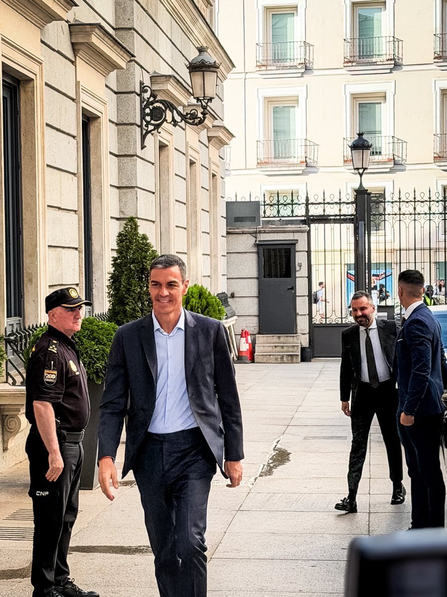 BegonaGloria's tweet photo. EL MEJOR PRESIDENTE DE LA HISTORIA DE ESPAÑA 🌹🌹 https://t.co/vQ6rHWxgLM