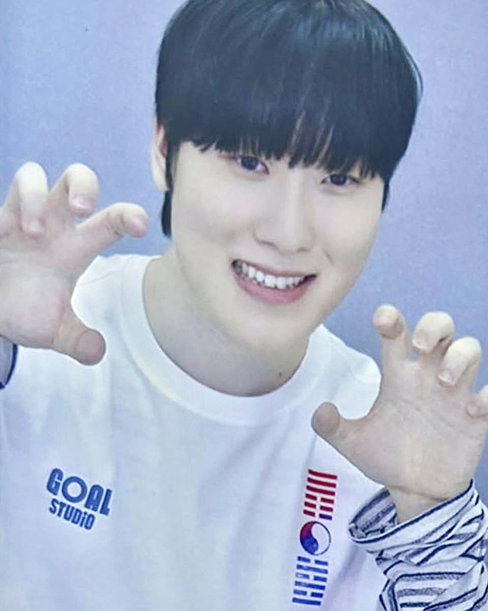 okmylifee's tweet photo. 미원 이렇게찍은거 련나귀여움... https://t.co/sJru2tJynB