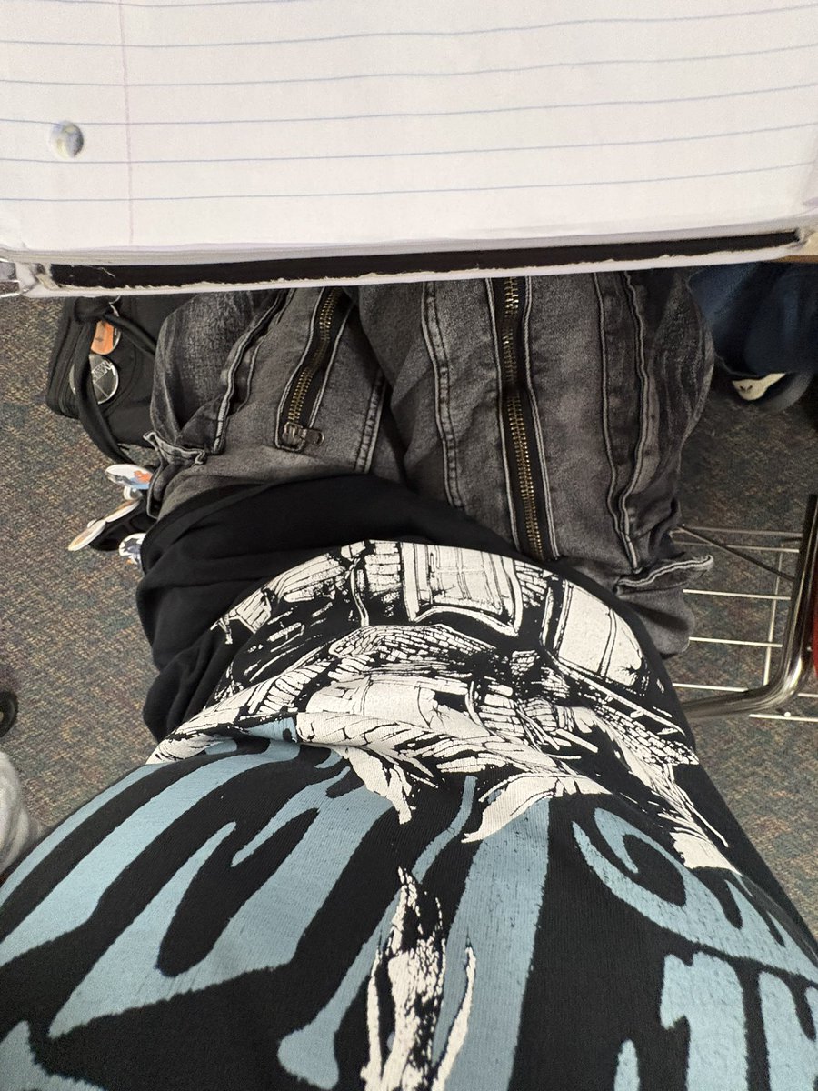 nikonzo_'s tweet photo. YES IM WEARING HOT TOPIC CLOTHES BUT ITS JUST A PIERCE THE VIEL SHIRT AND BAGGY PANTS . I AMNOT CHOPPED. IM SWEETER THAN GRANDMAS COOKIES. https://t.co/vdgYDY07Mz