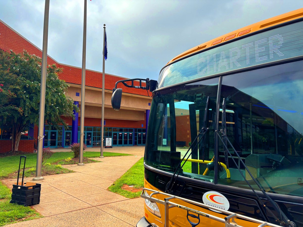 ffxconnector's tweet photo. Our Student Bus Pass and TRIP100 Coordinator, Saul, shared how Chantilly HS students can use the Student Bus Pass to ride Connector for FREE — making it easier to get to school, activities, jobs and more. https://t.co/aKVm1X4HKU