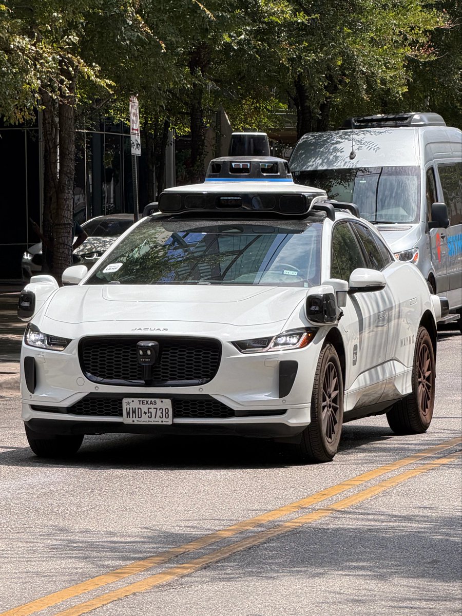 teslaflexx's tweet photo. Waymo looks so goofy compared to the cybercab 😂 https://t.co/1tf44uPqe2