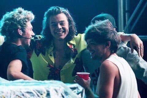 erodarryx's tweet photo. they were this happy without knowing they were being photographed 😭😭 https://t.co/gPskPdhqrv