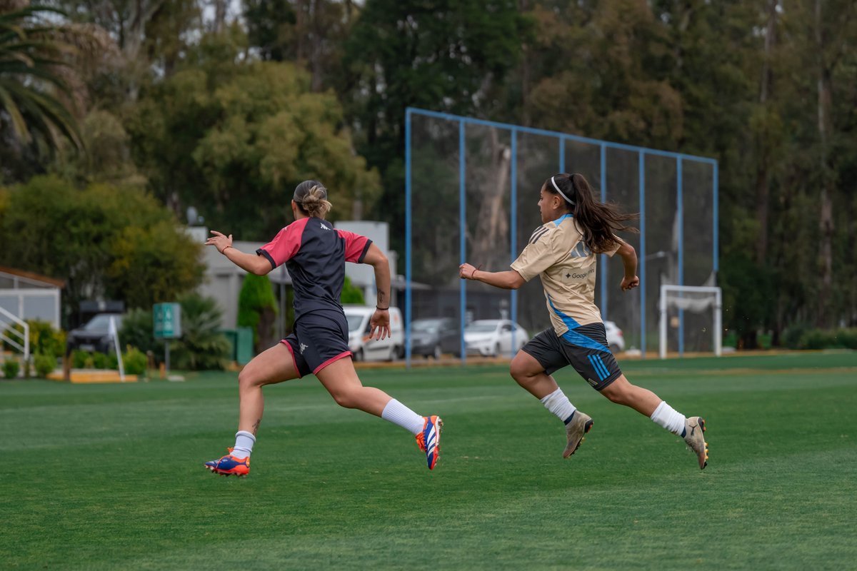 Argentina's tweet photo. #SelecciónFemenina En Ezeiza, la #Sub15 realizó un ensayo de fútbol 🆚 @CAHuracan ⚽️ 

📝 https://t.co/SR8NcHpZX4 https://t.co/o5nqkqGw6c