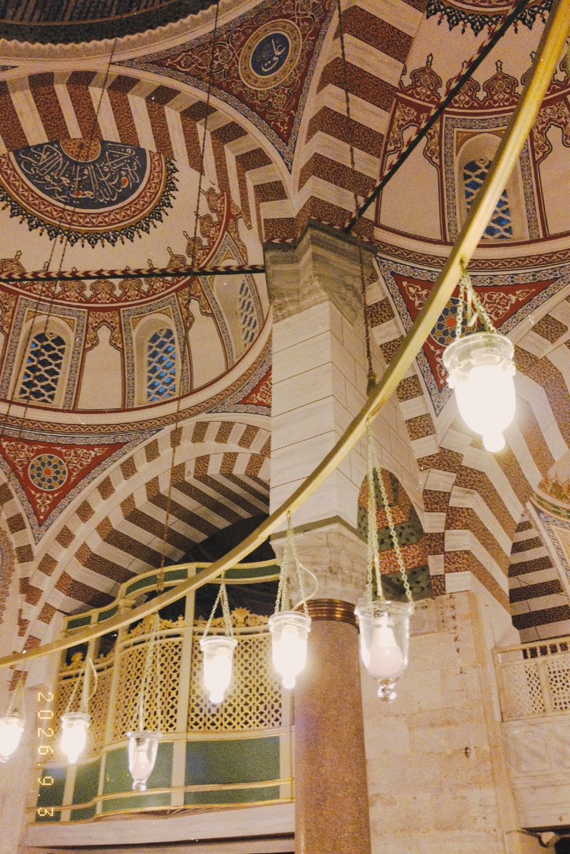 brkbbeyy's tweet photo. bir akşam namazı vakti Validei Atık Cami. https://t.co/3uSlw9OZuA
