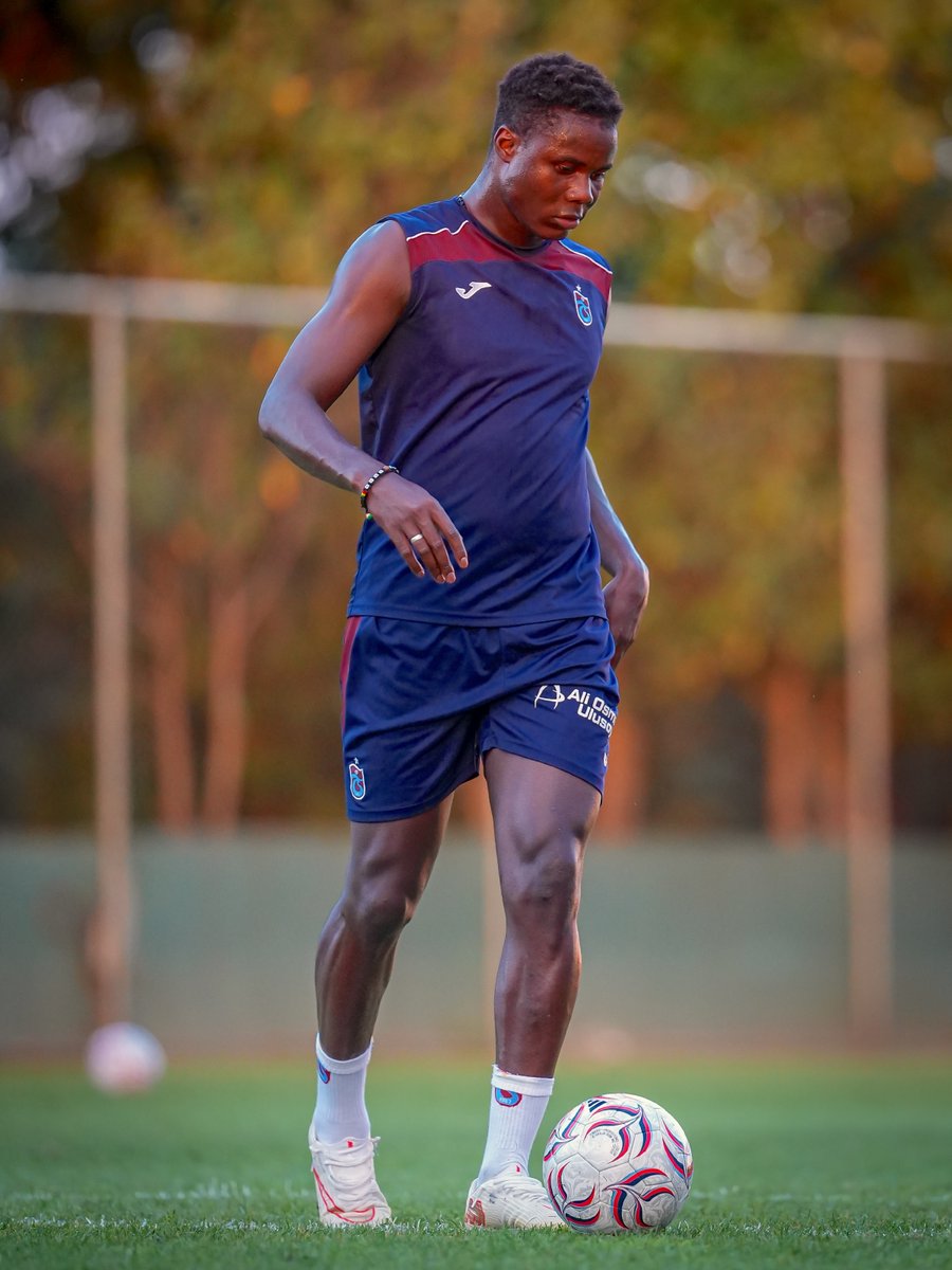 Trabzonspor's tweet photo. Yeni transferimiz Franculino Dju, takımımızla ilk antrenmanına çıktı 💪 https://t.co/TMkcOSpGXh