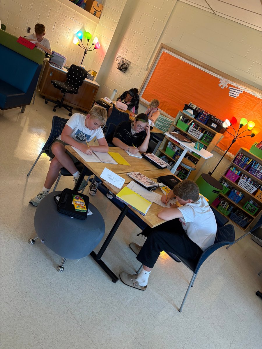 7RubyPPMS's tweet photo. Growth Mindset happening in ELA!! 🎉 @SDE_PPMS https://t.co/Lx0UeQJXx1