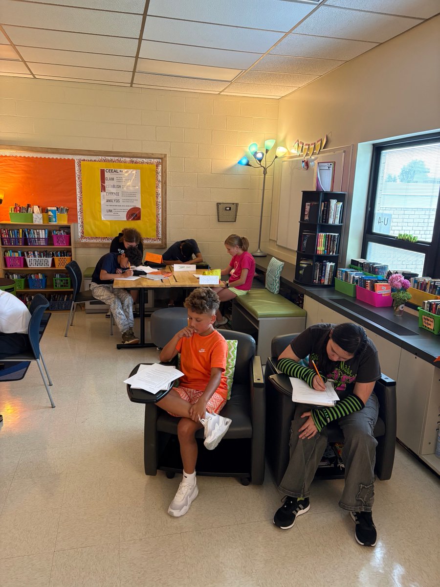 7RubyPPMS's tweet photo. Growth Mindset happening in ELA!! 🎉 @SDE_PPMS https://t.co/Lx0UeQJXx1