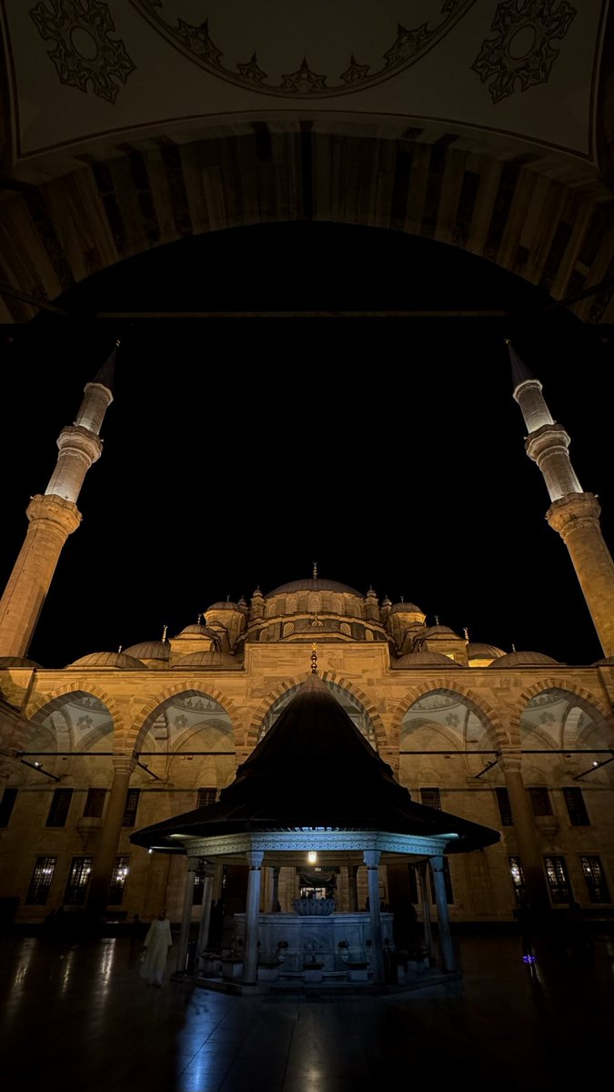 zeynepverdadd's tweet photo. ciğerlerimi fatih havasıyla doldurmanın hazzını yaşıyorum🥹 https://t.co/QTYRIidwjF