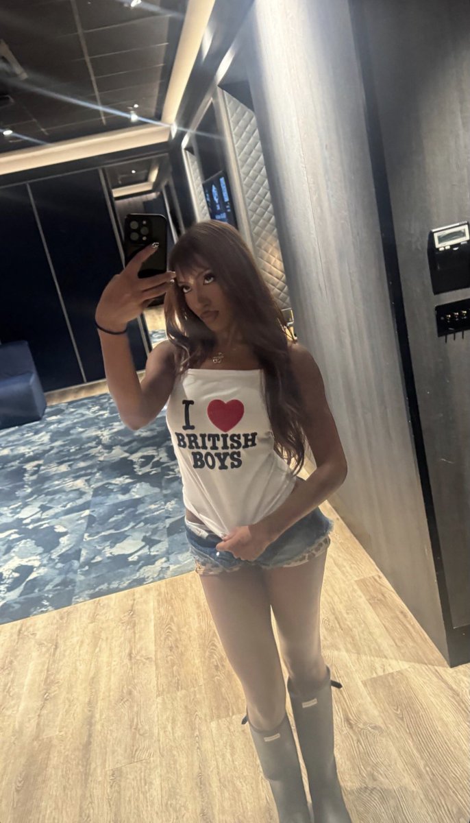 NewsKatseye's tweet photo. Lara ❤️’s British boys. https://t.co/LGJV3u1AVI
