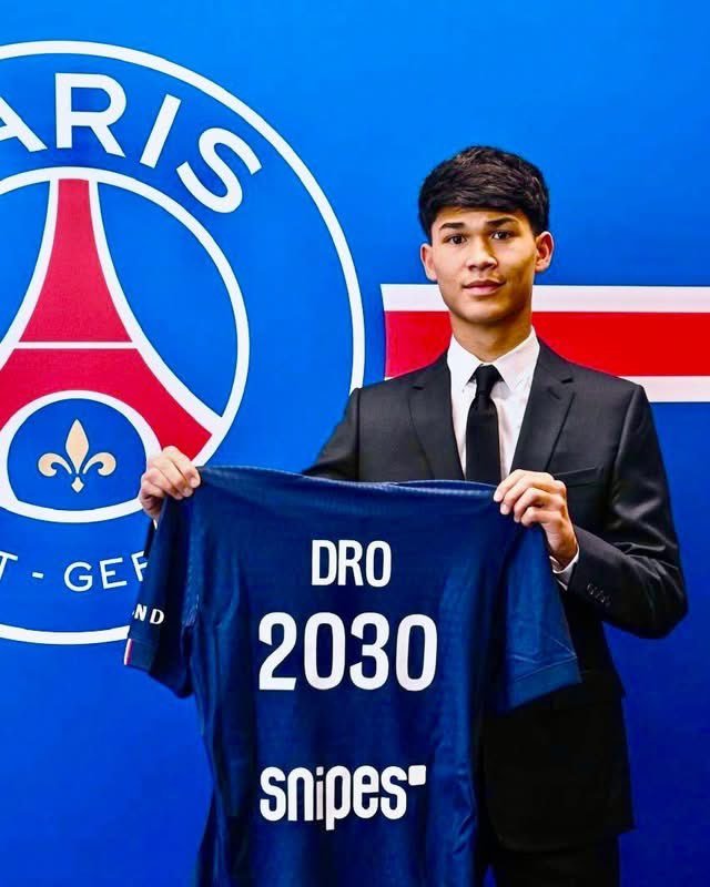 iBleFoot's tweet photo. Bro : PSV 
Dro : PSG 

Done deal.😅 https://t.co/jUpP6kYdey